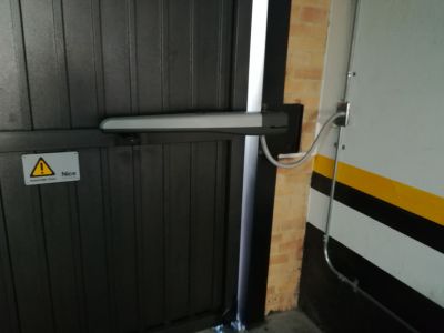 Automatizacion Puerta Vehicular Agora Plaza 13